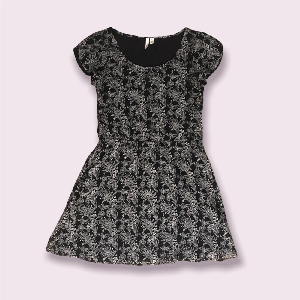 Black Patterned Tulip Sleeve Dress by Frenchi
